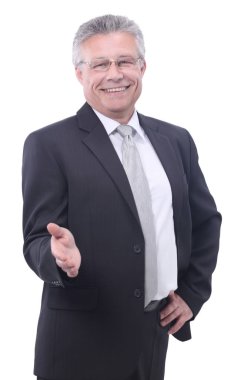 Beyaz bir arka plan üzerinde bir el veren başarılı bir adam portresi