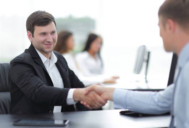 karşılıklı iş ortakları masanızda