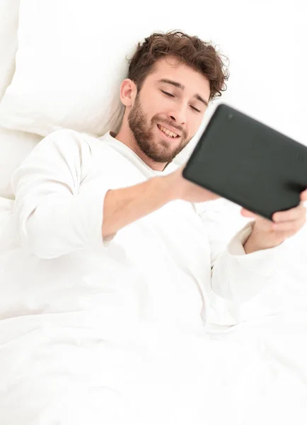 Imagen de fondo. hombre trabajando con tableta digital . —  Fotos de Stock