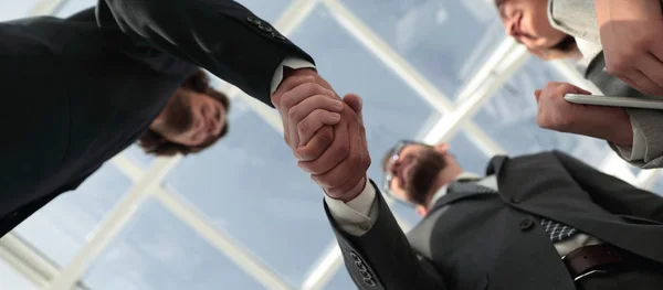 成功的商务人士握手问候交易概念 — 图库照片