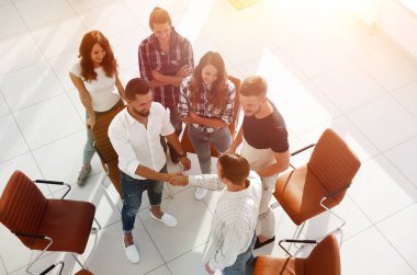 iş adamları top.handshake görüntülemek