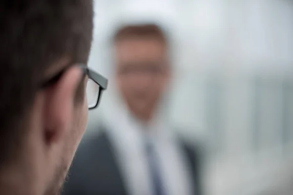 Blurred image of business people in the office — Stock Photo, Image