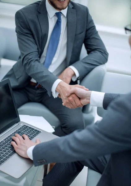 Close up. businessman shaking hands with business partner — Stock Photo, Image