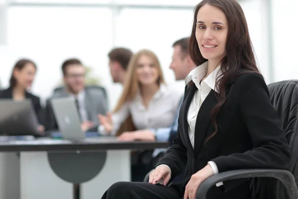 Affärskvinna och business-team — Stockfoto