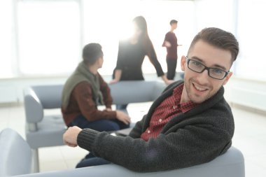 modern bir kendine güvenen erkekler portresi