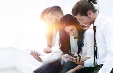 söz, koridorda oturan iş takım