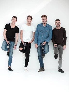 Akıllı beyaz duvara ayakta, gençlerin Grup