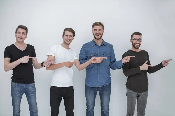 Весела група друзів, що показують пальці на бік — стокове фото