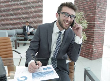 bir istemci için smartphone üzerinde söz avukat