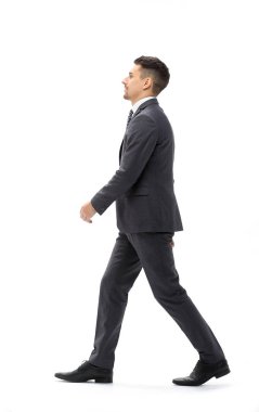 Executive iş adamı ileriye güvenle hareket ediyor