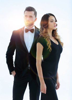 Yakışıklı adam ve siyah elbiseli kadın