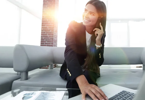 Die Managerin im Büro — Stockfoto