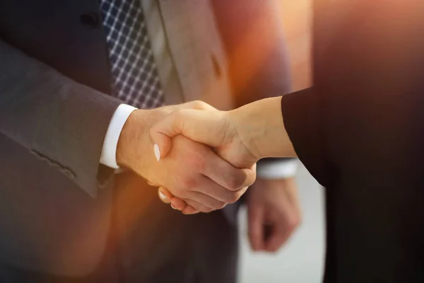 Biznesmenów pogratulować umowy wspólnego biznesu — Zdjęcie stockowe