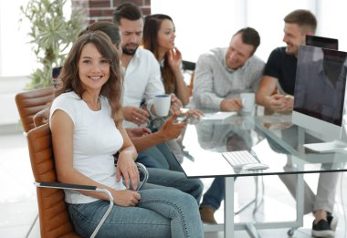 Yaratıcı iş takım tartışıyor