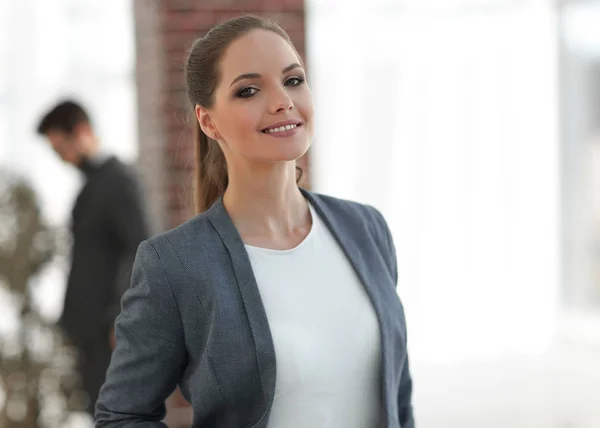 Designerin im Büro. — Stockfoto