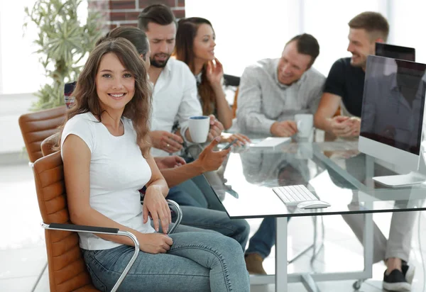 Yaratıcı iş takım tartışıyor