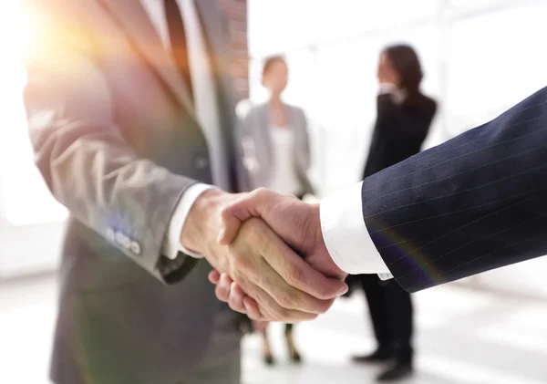 Stretta di mano ravvicinata .reliable dei partner commerciali — Foto Stock