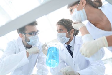 Tıp araştırmacısı Mikrobiyoloji deney Laboratuvarı