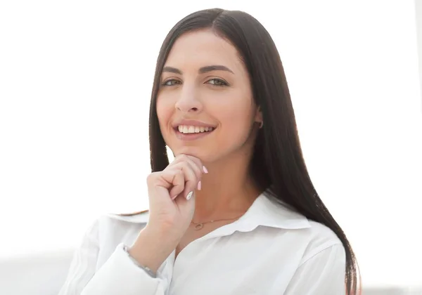 Close-up gezicht van de moderne succesvolle jonge vrouw — Stockfoto