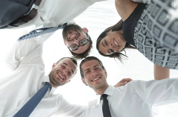 Successful business people with arms around each others shoulders. — Stock Photo, Image