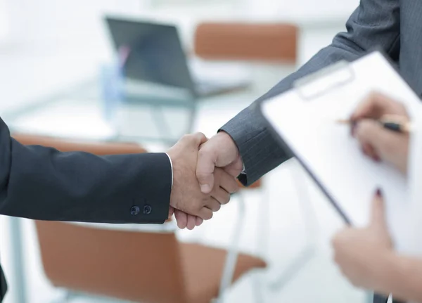 Closeup.Handshake av affärsmän — Stockfoto