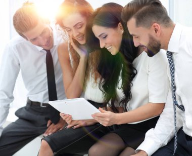 closeup.business takım tablet bilgisayar arıyor.