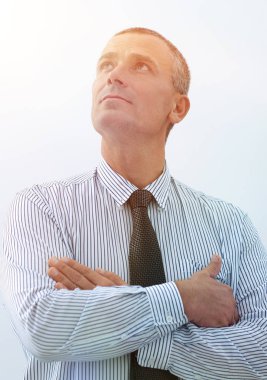 Kendine güvenen işadamı geleceğe bakıyor