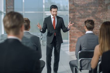 işadamı bir brifing için iş takım tutar