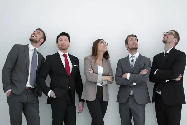 Grupo empresarial positivo feliz mirando hacia arriba con expresión de ensueño —  Fotos de Stock