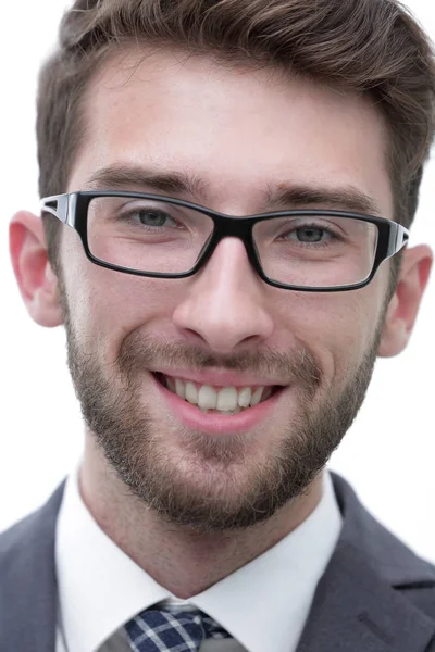 gözlük ve iş kıyafeti giyen işadamı