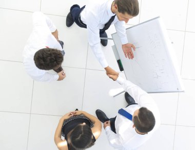 top.the el sıkışma sunum öncesi meslektaşlarının dan göster