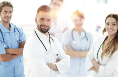 Tıp Merkezi eş önde gelen doktor.