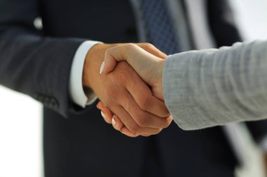 Modern ofis iş insanların karşılıklı. Tebrik anlaşma kavramı