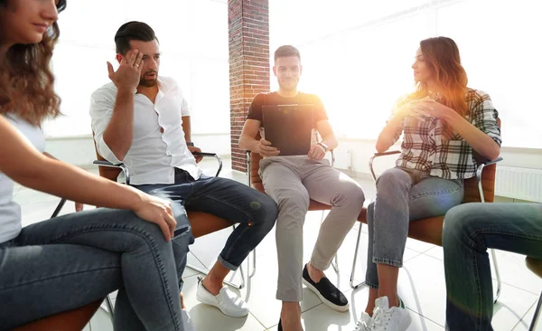 Business team sitting in the lobby of the office — Stock Photo, Image