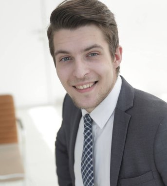 closeup.a başarılı genç adam arka ofisi