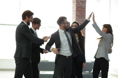 İş adamları başarılı satış tebrik.