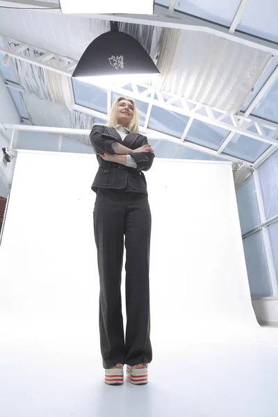 Inferiore view.confident business woman.isolated — Foto Stock