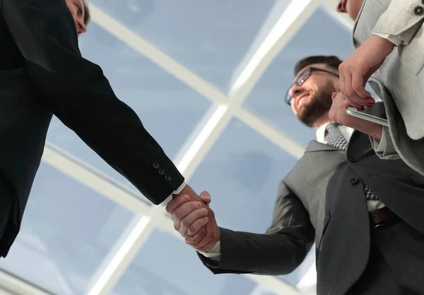 Business di successo gente stretta di mano saluto affare concetto — Foto Stock