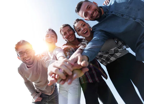 Equipo creativo, con las manos juntas —  Fotos de Stock