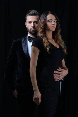 kucakladı zarif çift tutan eller ve kameraya bak