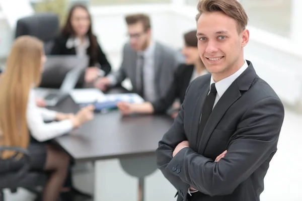 Practicante en el fondo del equipo de negocios — Foto de Stock