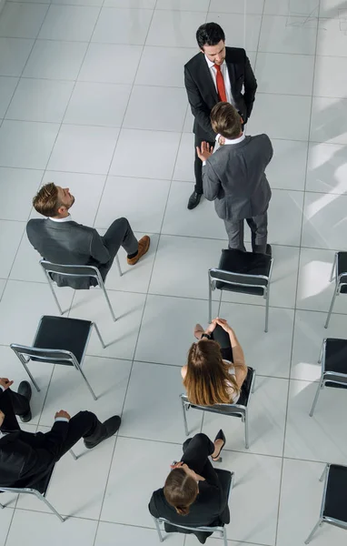 Mensen uit het bedrijfsleven tijdens een conferentie, bovenaanzicht — Stockfoto