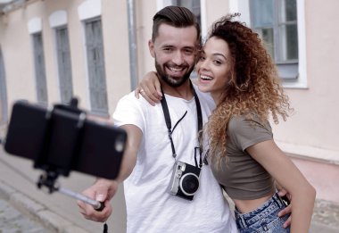 Mutlu seyahat çift selfie, romantik ruh hali yapma.