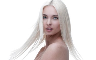 Güzel, bakımlı genç bir kadının yakın çekimi.