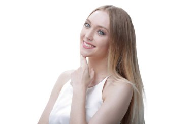 günlük makyaj olan güzel bir kadın portresi.