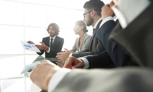 Business-team sitter i konferensrummet — Stockfoto