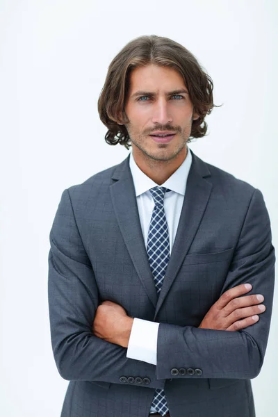 Gelukkig jongeman met donker haar dragen van een elegante pak. — Stockfoto