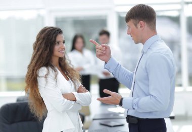 Proje yöneticileri belgeleri tartıştılar