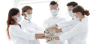 el arkadaşlarıyla istifleme doktorların yakın çekim fotoğraf