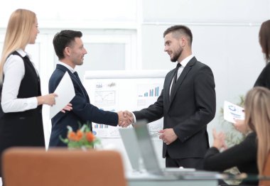 bir iş sunumu önce karşılıklı iş ortaklarının.